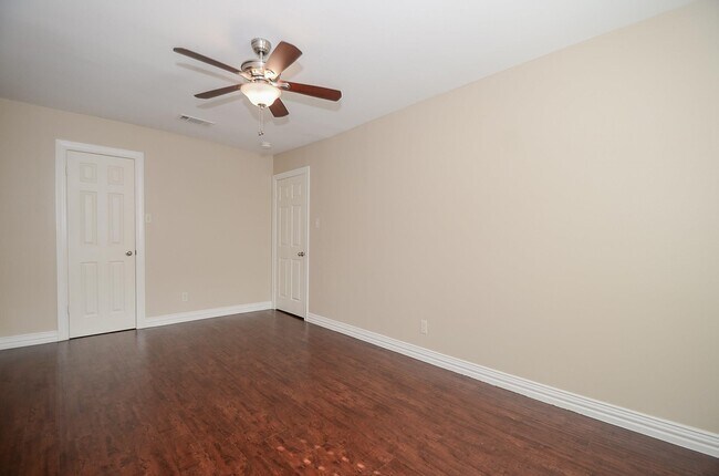 Building Photo - 13132 Trail Hollow Dr