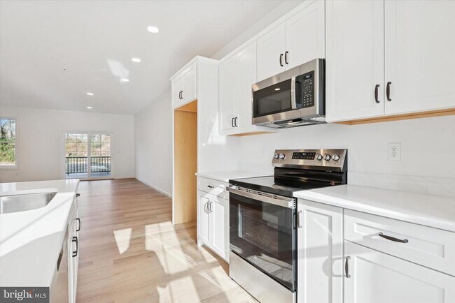 Building Photo - 140 SILVERSMITH Rd