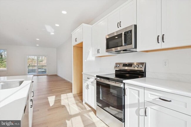 Building Photo - 148 SILVERSMITH Rd