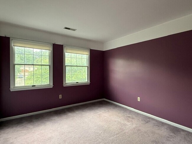 Building Photo - 2788 Pinewood Dr
