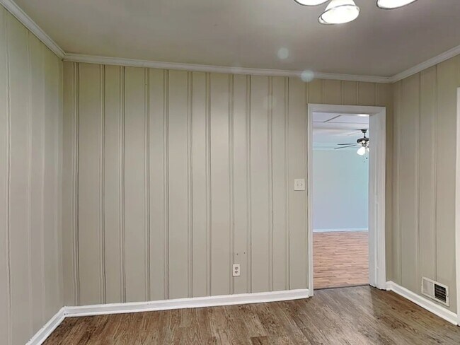 Building Photo - 4554 Wesley Dr