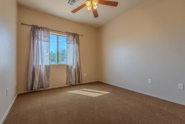 Building Photo - Beautiful home, close to Walmart, Sprouts ...