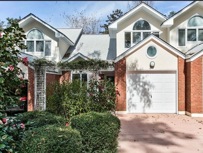 Building Photo - 3 BR/2.5 BA Townhome in Myers Park!