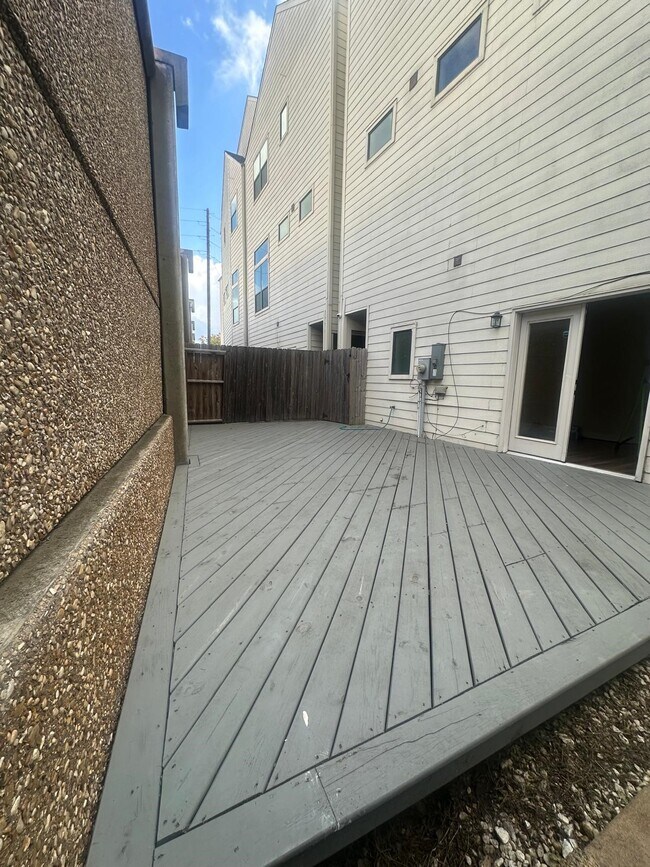 Building Photo - 4106 Marina St