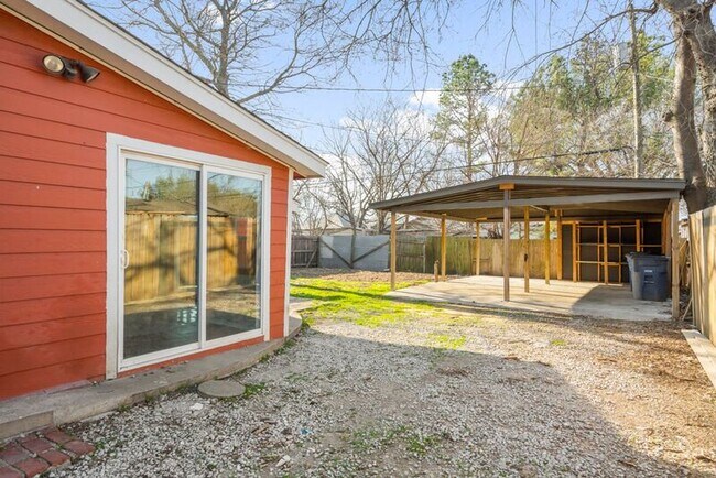 Building Photo - 2514 E Archer St