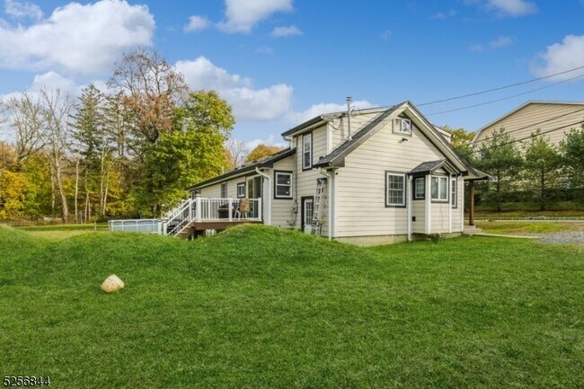 Building Photo - 48 Bellows Ln