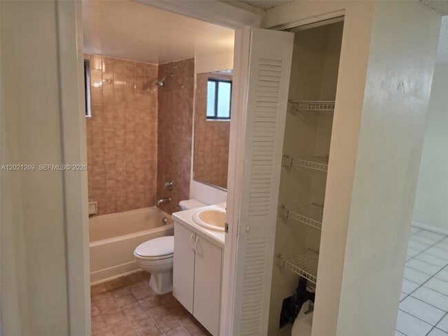 Building Photo - 5560 W 21st Ct