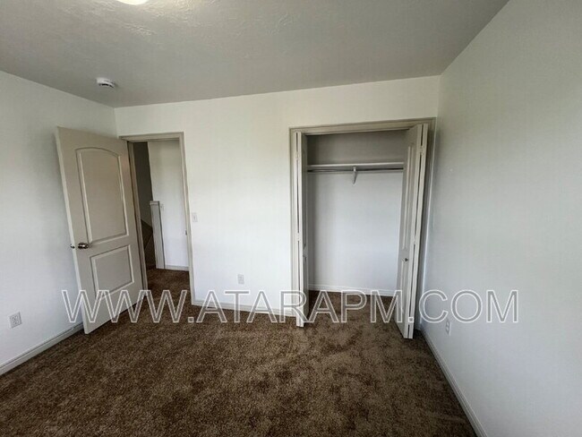 Building Photo - 574 Northlake Dr