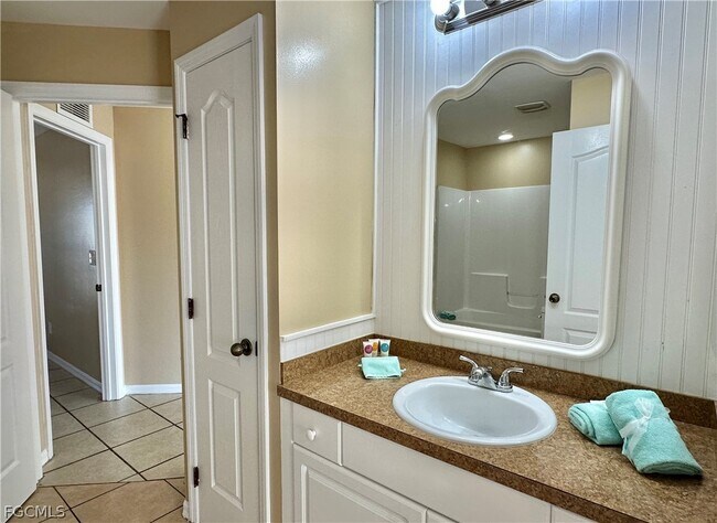 Building Photo - 2015 Xelda Ave N