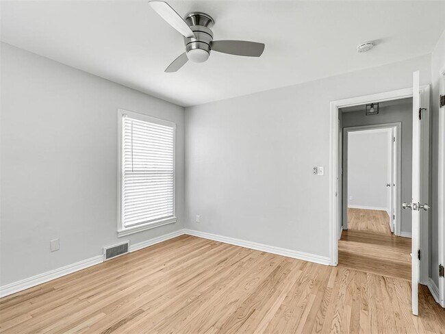 Building Photo - 1222 Westlawn Dr