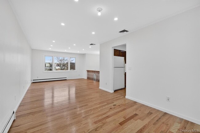 Building Photo - 13 Sutherland Dr