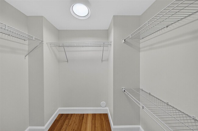 Building Photo - 900 SE 2nd St