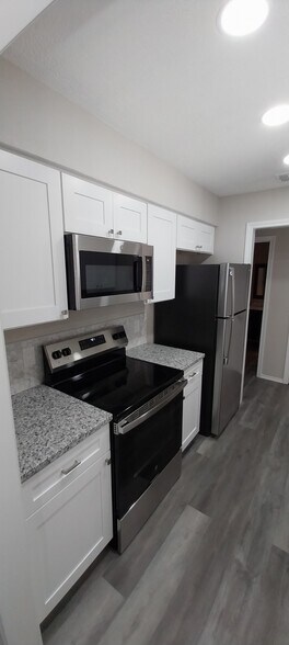 Kitchen - 8539 Holly St