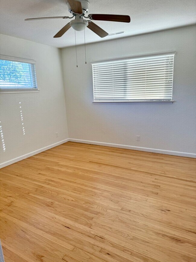 Building Photo - Beautiful Fair Oaks home