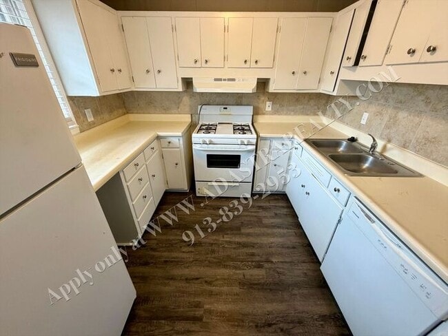 Building Photo - Cozy 3 Bed 1 Bath Home in Raytown-Available NOW!!