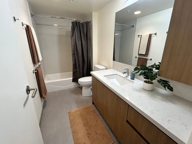 Building Photo - Penthouse 1-bedroom with 2-Parking!