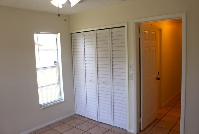Building Photo - Lovely Home Available in the Royal Manor S...