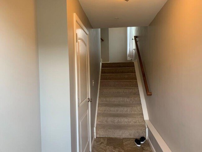 Building Photo - 346 Weatherstone Dr