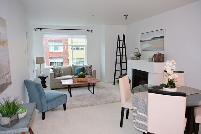 Building Photo - North Canal Station Condo