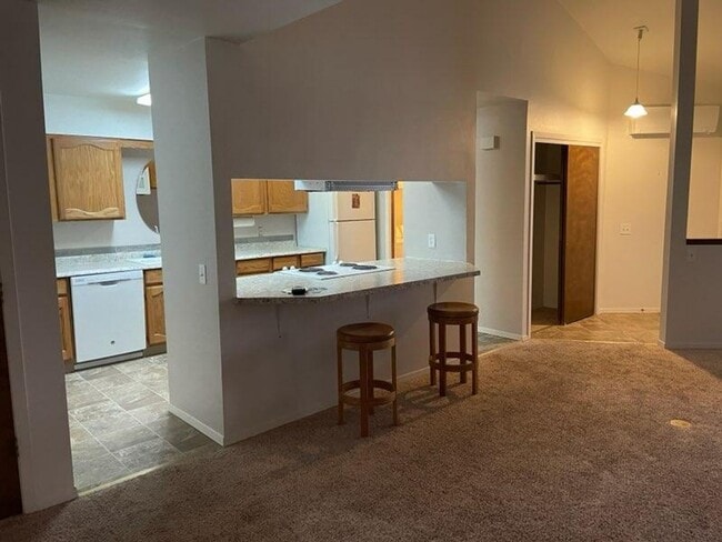 Building Photo - 2 story condo with single car garage- cat ...