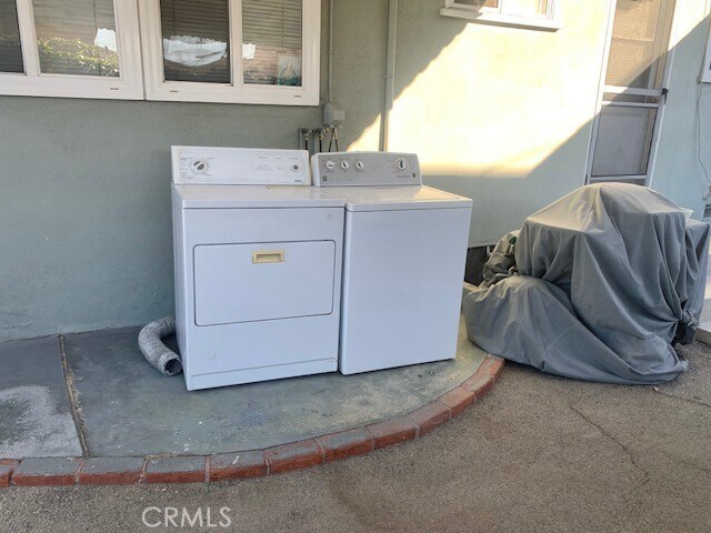 Building Photo - 2519 Tulare Ave