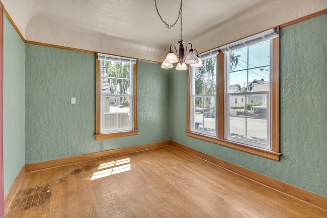 Building Photo - Charming 3 Bedroom Home in Bremerton
