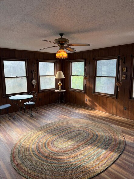 Building Photo - 1565 S Peace Haven Rd