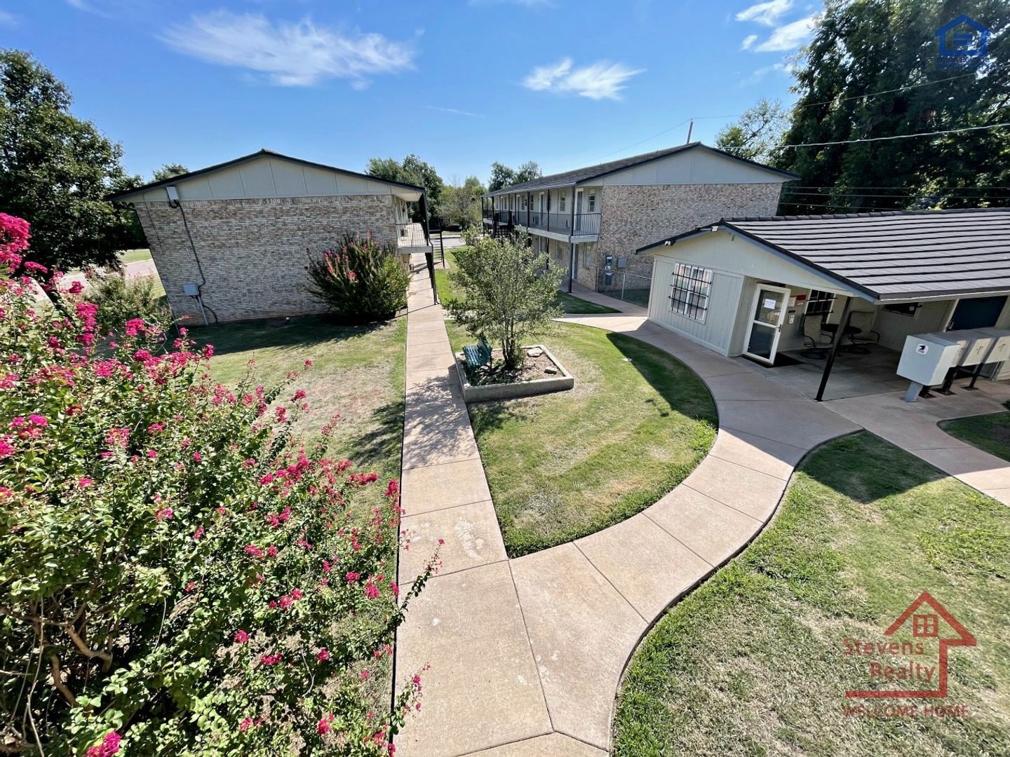 Building Photo - 1502 NW Kingsbury Ave