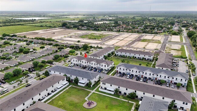 Building Photo - 1170 SW 7th Ct