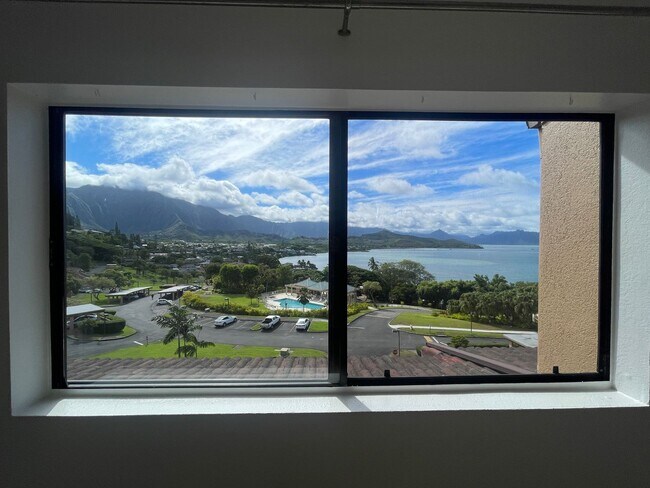 Building Photo - Beautiful 2 bedroom, 2 bath townhome