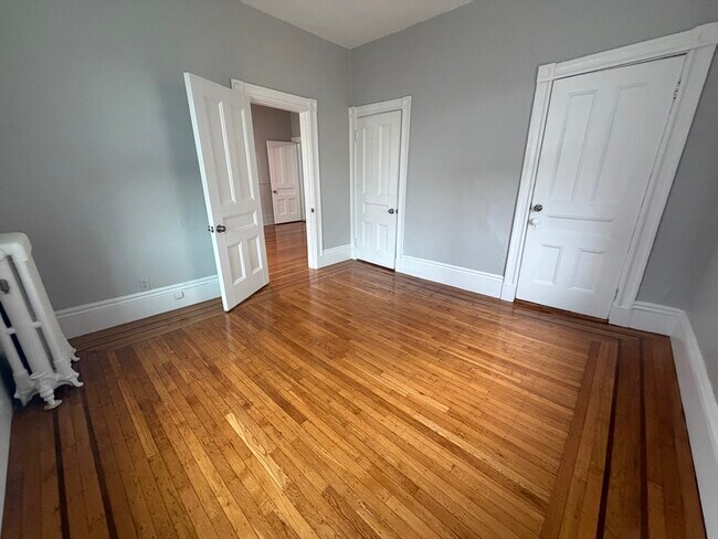 Building Photo - 11 Park St