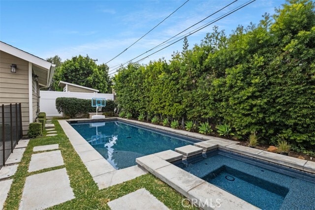 Building Photo - 2581 Fairway Dr