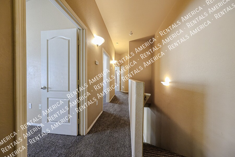 Building Photo - 2401 E Rio Salado Pky