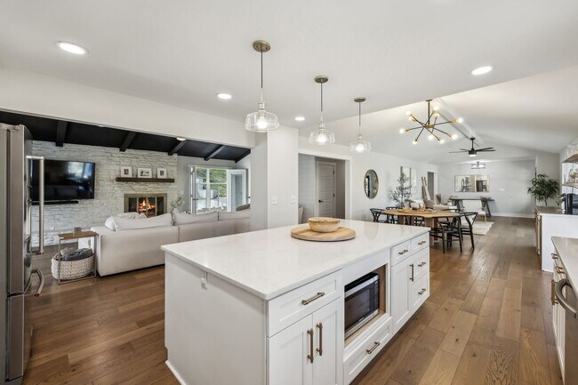 Building Photo - 4604 Mountainview Dr