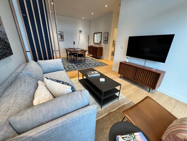 Building Photo - FURNISHED: UTILITIES PAID BY OWNER:  NWX tastefully furnished 1 bed, 1 bath located on the 3rd fl...