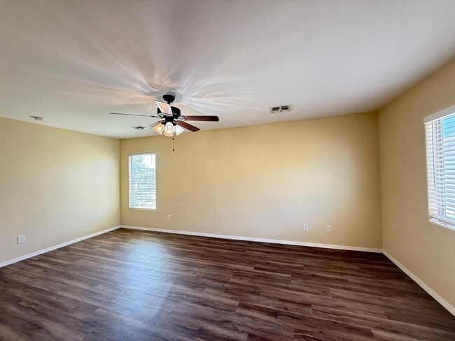 Building Photo - 1727 E Joseph Way