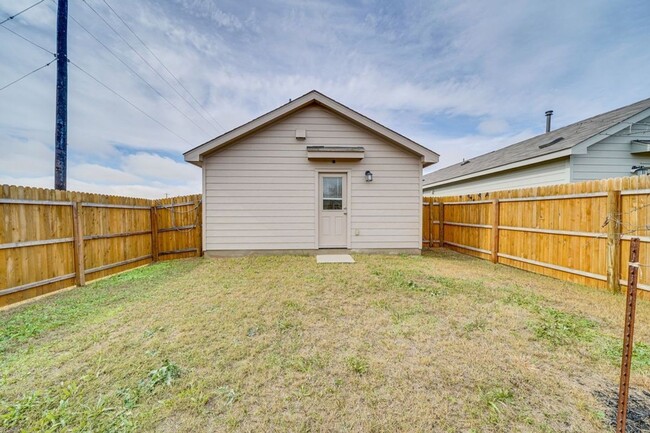 Building Photo - Charming 3BR House in San Antonio