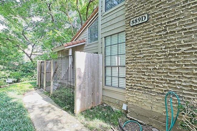 Building Photo - 889 Dublin Dr