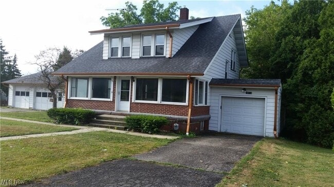 Primary Photo - 16117 E High St