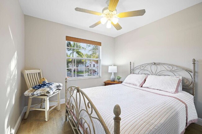Building Photo - BEAUTIFUL COACH HOME AT WINDSOR PLACE IN B...