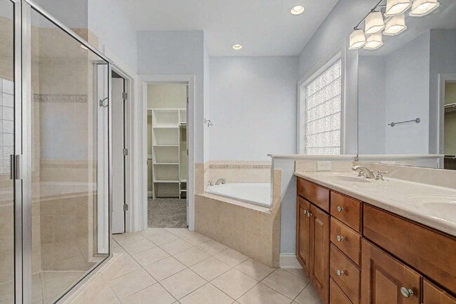 Building Photo - Spacious and Move-in Ready 4-Bedroom in Cary!