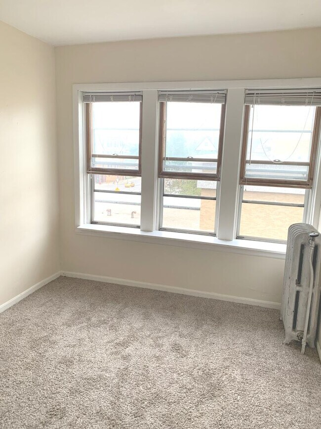 Interior Photo - 1318-20 Van Buren