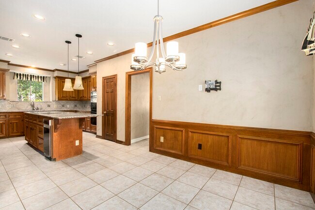 Building Photo - 15010 Terrace Oaks Dr