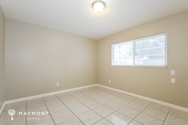 Building Photo - 5536 Kingswood Dr