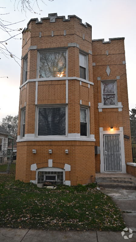 Building Photo - 7630 S Ingleside Ave