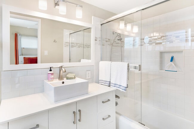 Building Photo - 4385 E Pso Caroleta