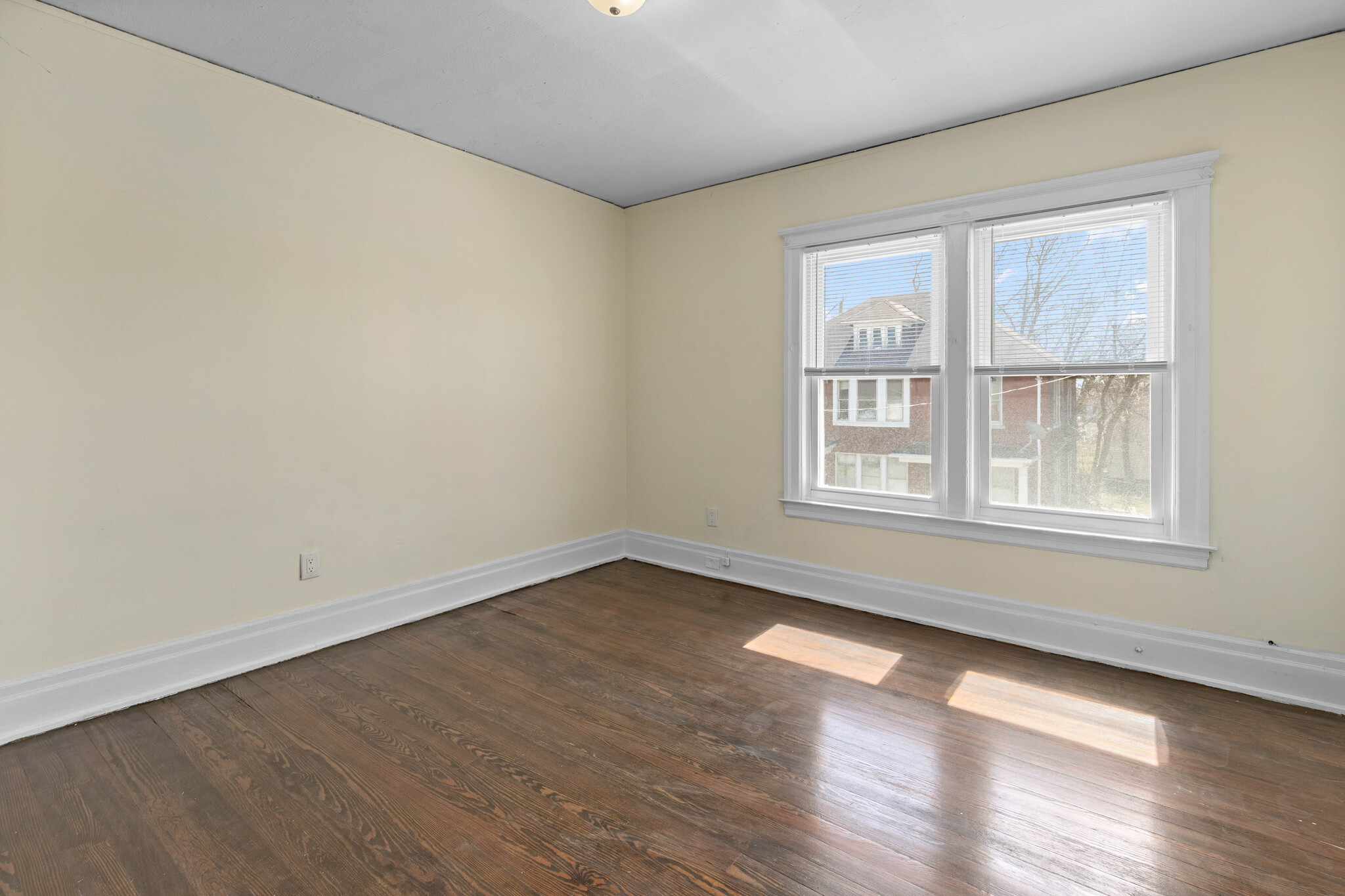 Building Photo - 7407 E Vernor Hwy