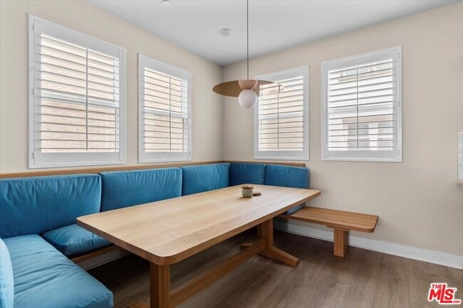 Building Photo - 127 Boeing Ln