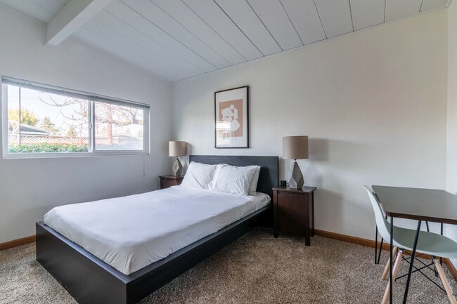 Building Photo - 814 Emily Dr