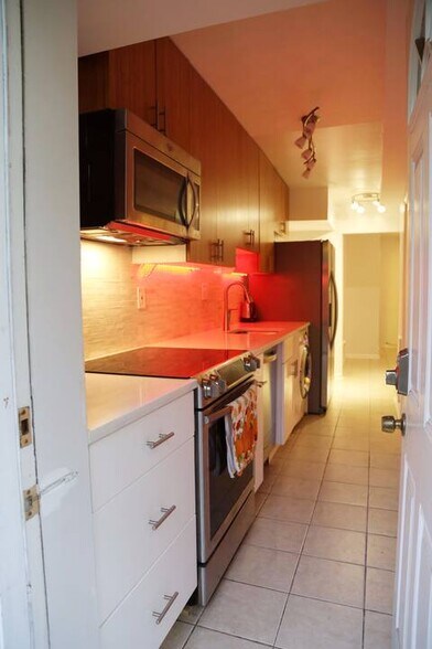 Kitchen - 1532 2nd St SW